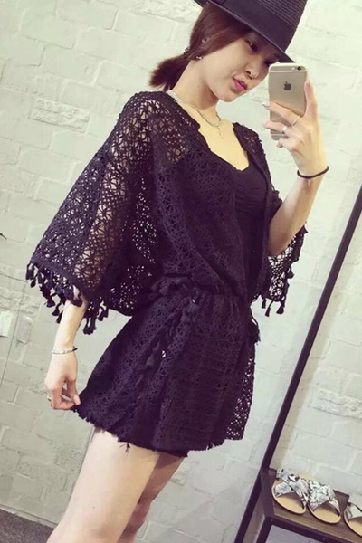 Γυναικείο  σετ  παραλία: λευκό και μαύρο διάφανο χιτώνα και σορτς