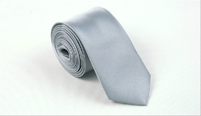 Мъжки едноцветни вратовръзки и папионки - виненочервени, сребристи, черни - подходящи за комбинация с риза с по светъл цвят
