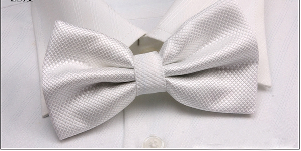 Мъжки едноцветни вратовръзки и папионки - виненочервени, сребристи, черни - подходящи за комбинация с риза с по светъл цвят