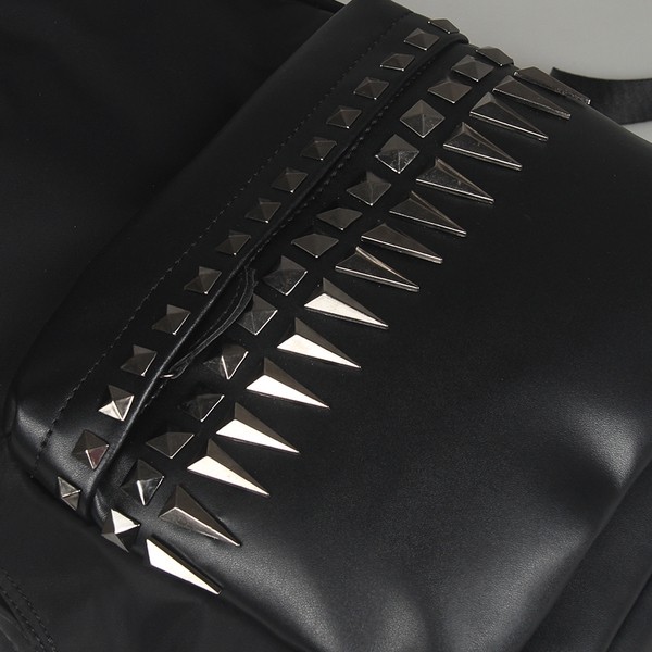 Μοντέρνο ανδρικό σακίδιο εξαιρετική ποιότητα κατασκευής - σε μαύρο χρώμα, κατάλληλο τόσο για ταξίδια όσο και για καθημερινή ζωή