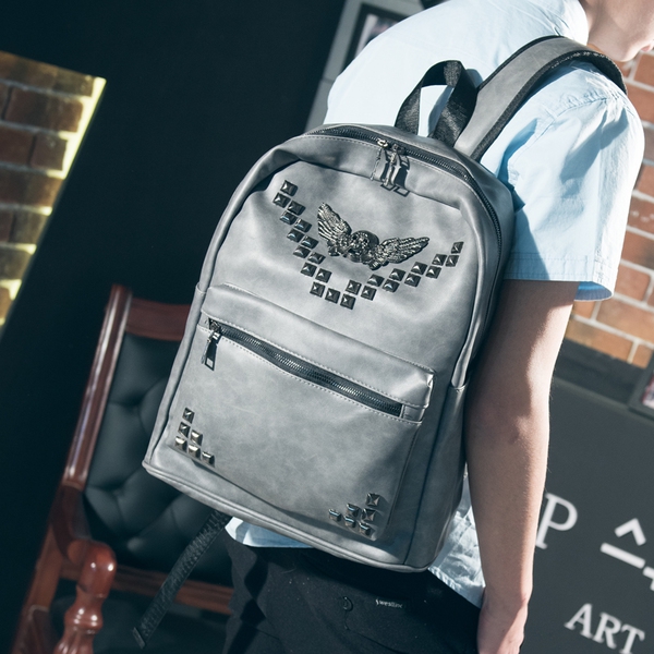 Ретро раница през рамо с емблема в три цвята - кафяв, сив и черен