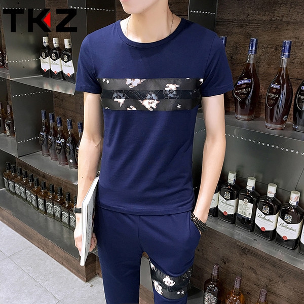 Ανδρικά καλοκαιρινά άθλημα κομψό σετ T-shirt με κοντά μανίκια και παντελόνια - μαύρο, λευκό και μπλε