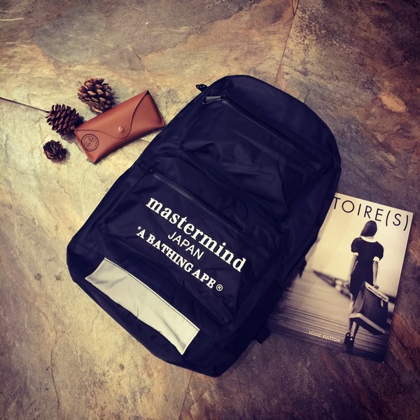 Ευρωπαϊκά και αμερικάνικα στυλ σακάκια αρσενικά σε βασικό μαύρο χρώμα - με επιγραφές ή φιγούρες