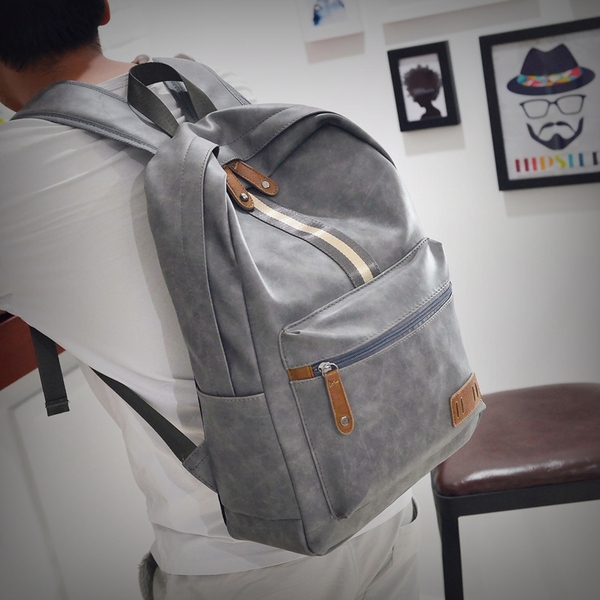 Δερμάτινα ανδρικά σακίδια  σε τρία χρώματα - γκρι, μαύρο και σκούρο μπλε χρώμα