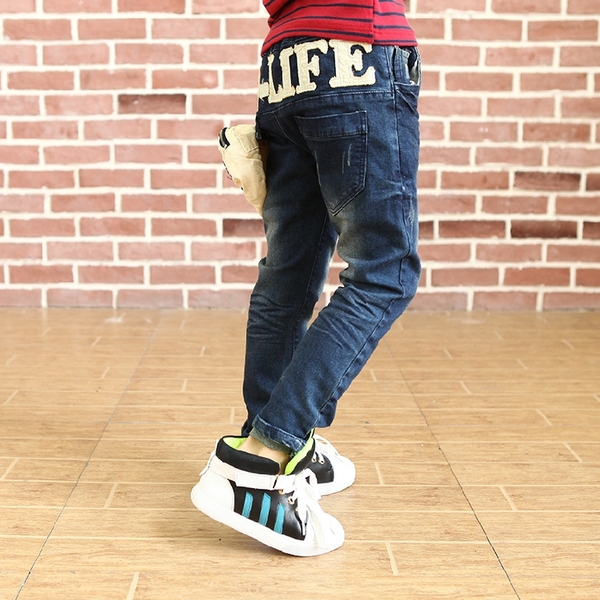 Детски дълги дънкови панталони за момчета един  модел.