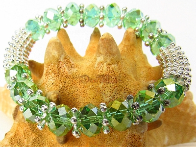 Дамска гривна от зелен фасетиран чешки кристал - DM-2289