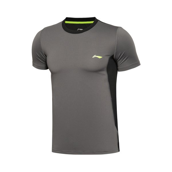 Ανδρικά αδιάβροχα και σπορ μπλουζάκια μεκοντό μανίκι  και σορτς για το καλοκαίρι 