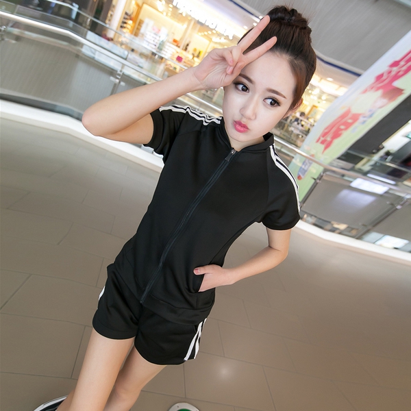 Καλοκαιρινό γυναικείο αθλητικό για τις ζεστές μέρες του καλοκαιριού σε 10 χρώματα.