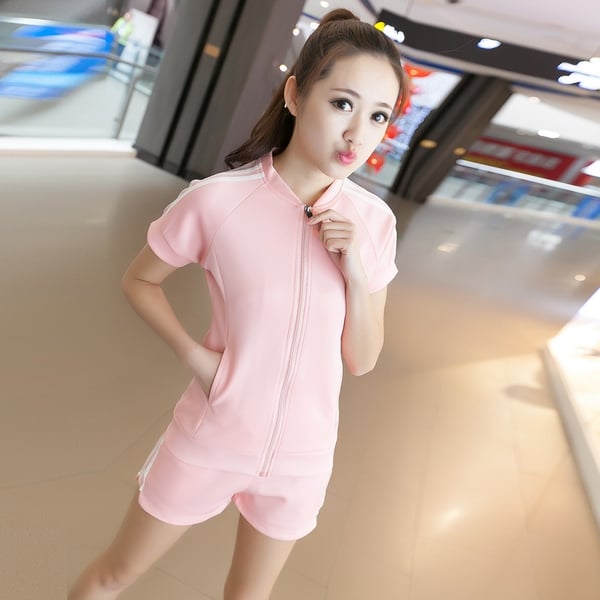 Καλοκαιρινό γυναικείο αθλητικό για τις ζεστές μέρες του καλοκαιριού σε 10 χρώματα.