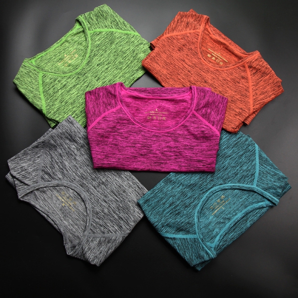 Γυναικεία μπλουζάκια σε διάφορα χρώματα: για γυμναστήριο ή άλλα αθλήματα