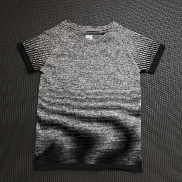 Γυναικεία αθλητικά μπλουζάκια σε μοβ, ροζ, πορτοκαλί, μαύρο, πράσινο και μπλε χρώμα