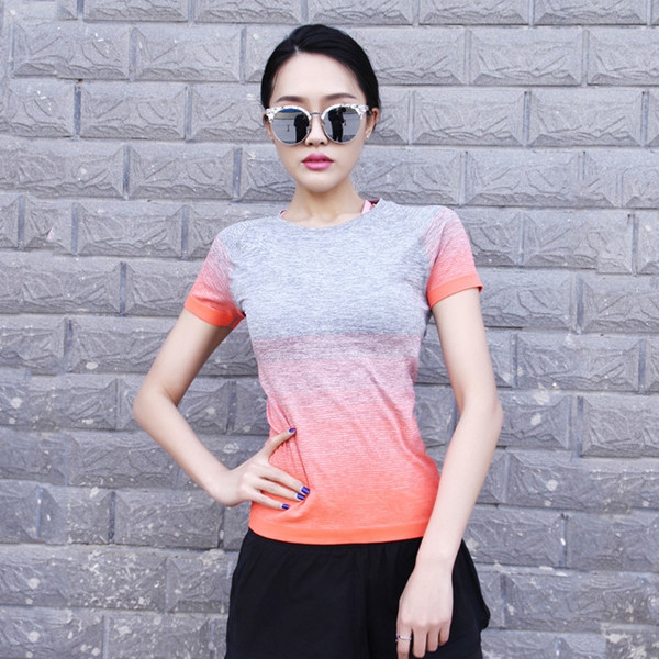 Γυναικεία αθλητικά μπλουζάκια σε μοβ, ροζ, πορτοκαλί, μαύρο, πράσινο και μπλε χρώμα