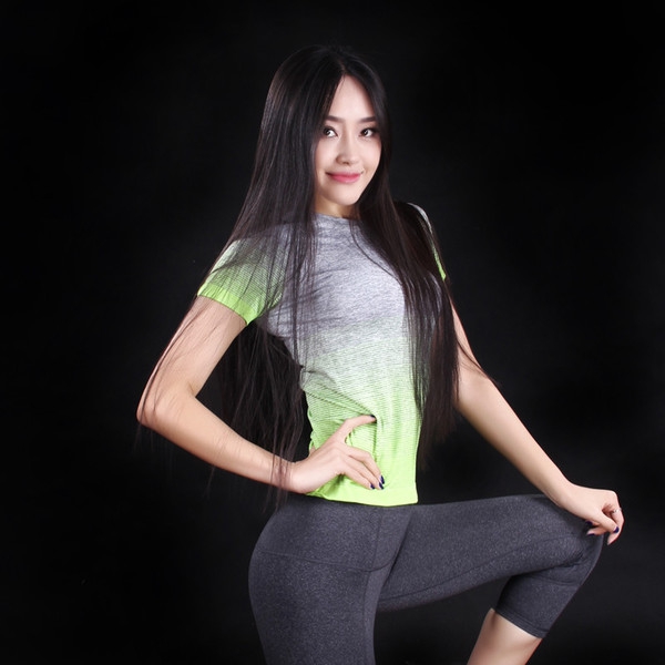 Γυναικεία αθλητικά μπλουζάκια σε μοβ, ροζ, πορτοκαλί, μαύρο, πράσινο και μπλε χρώμα