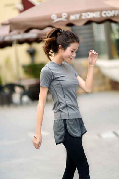 Γυναικείες T-shirts για τη άνοιξη και το καλοκαίρι με κοντά μανίκια  σε ροζ, γκρι, μαύρο χρώμα - κορυφαία μοντέλα από  πολυεστέρ