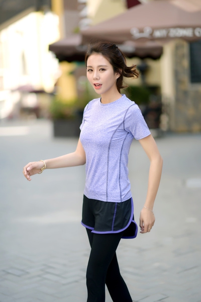 Γυναικείες T-shirts για τη άνοιξη και το καλοκαίρι με κοντά μανίκια  σε ροζ, γκρι, μαύρο χρώμα - κορυφαία μοντέλα από  πολυεστέρ