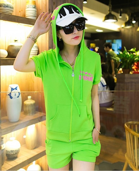 Дамски  спортен летен екип къси панатлони и суитчър с качулка с ушички