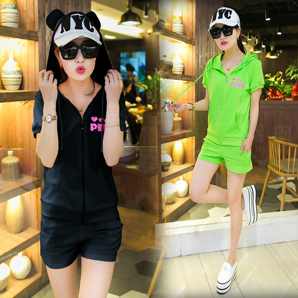 Дамски  спортен летен екип къси панатлони и суитчър с качулка с ушички