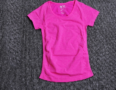 Ελαφριά αναπνεύσιμα γυναικεία μπλουζάκια σε πολλά διαφορετικά χρώματα - 15 σχέδια