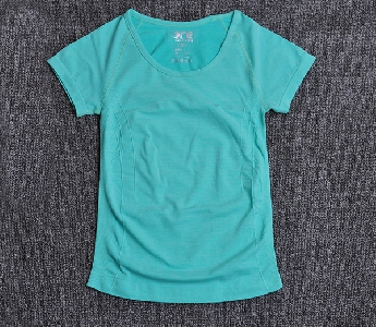 Ελαφριά αναπνεύσιμα γυναικεία μπλουζάκια σε πολλά διαφορετικά χρώματα - 15 σχέδια