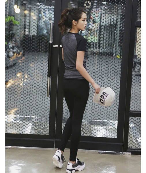 Γυναικεία αθλητικά μπλουζάκια με μοβ, λευκό και γκρι χρώμα