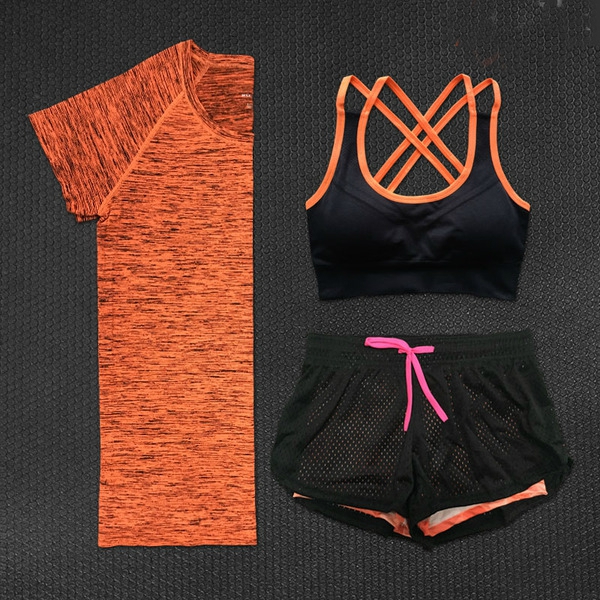 Γυναικεία αθλητικά σύνολα -  23 διαφορετικά μοντέλα.