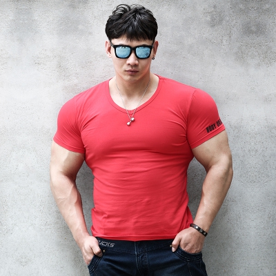 Αθλητικό ανδρικό μπλουζάκι με γιακά σε σχήμα V σε μπλε, πορτοκαλί, λευκό, κόκκινο, κίτρινο και μαύρο χρώμα