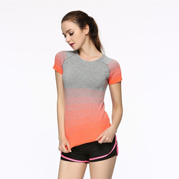 Γυναικεία σπορ μπλουζάκια με κοντό μανίκι 