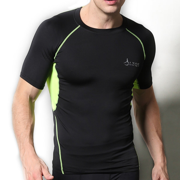 Αθλητικό και ελαστικό ανδρικό μπλουζάκι σε γκρι, λευκό, μαύρο και πράσινο χρώμα
