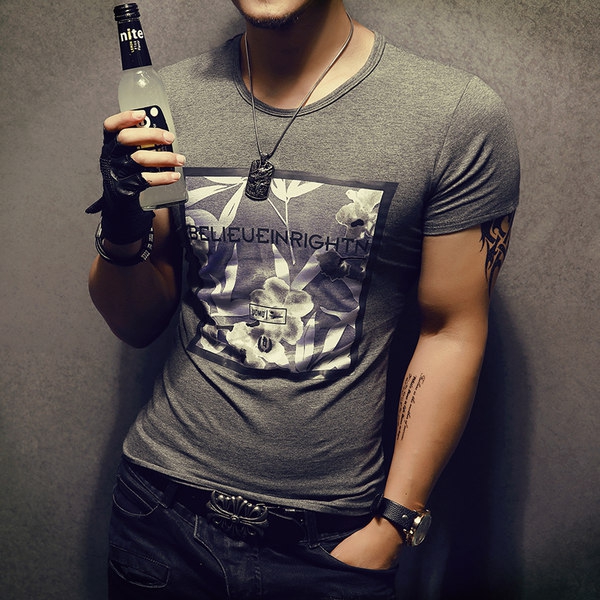 Ανδρικό καλοκαιρινό μπλοζάκι σε σκούρο γκρι, γκρι, μαύρο και λευκό χρώμα - Slim μοντέλο με εκτύπωσης
