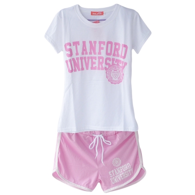 Три модела летни дамски спортни екипи.