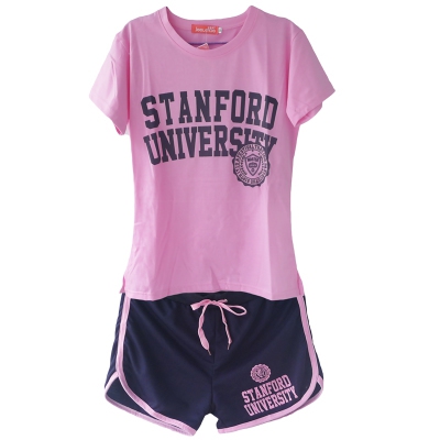 Три модела летни дамски спортни екипи.