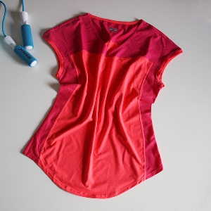 Γυναικεία αθλητικά μπλουζάκια για γυμναστήριο και γιόγκα σε κόκκινο, ροζ, πράσινο χρώμα