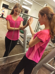 Дамски спортни тениски с къс ръкав за фитнес и йога червени, розови, зелени
