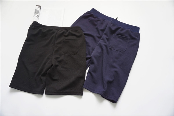 Ανδρικά αθλητικά σορτς  σε μαύρο και μπλε χρώμα