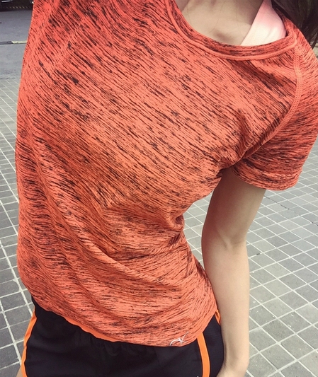 Αθλητικά χρωματιστά γυναικεία t-shirts κατάλληλα για fitness και γιόγκα -  5 μοντέλα