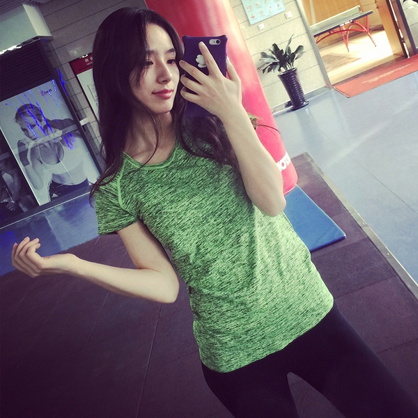 Αθλητικά χρωματιστά γυναικεία t-shirts κατάλληλα για fitness και γιόγκα -  5 μοντέλα