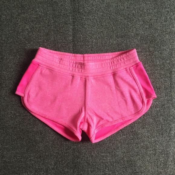 Γυναικεία αθλητικά σορτς σε 7 φρέσκα χρώματα.