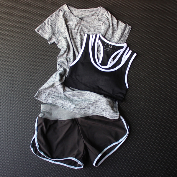 Γυναικεία αθλητικά σύνολα τριών μερών - 24 διαφορετικά μοντέλα.