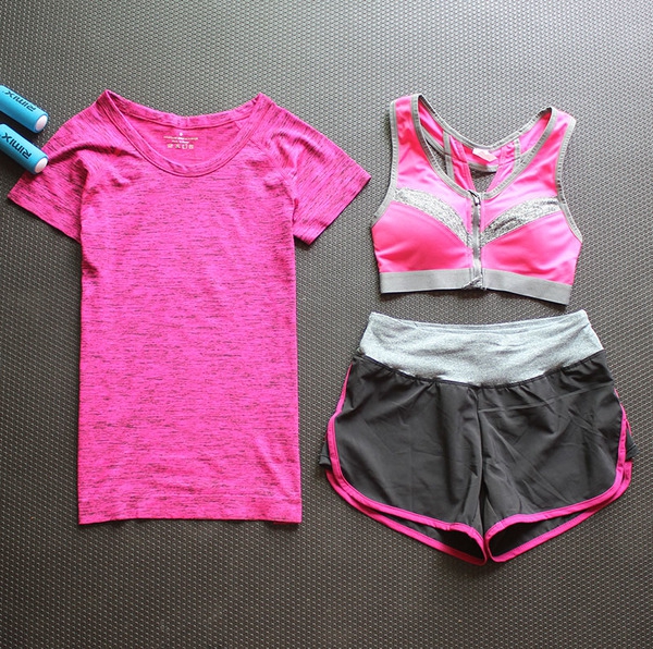 Γυναικεία αθλητικά σύνολα τριών μερών - 24 διαφορετικά μοντέλα.