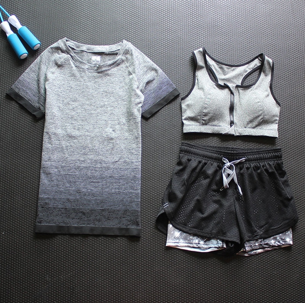 Γυναικεία αθλητικά σύνολα τριών μερών - 24 διαφορετικά μοντέλα.