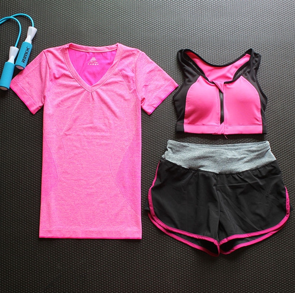 Γυναικεία αθλητικά σύνολα τριών μερών - 24 διαφορετικά μοντέλα.