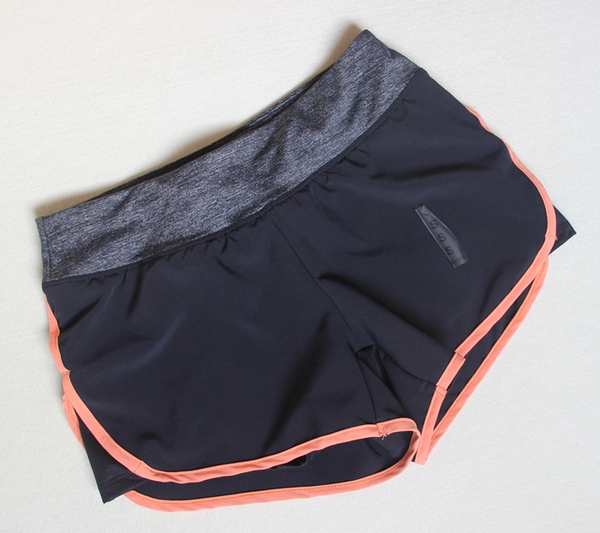 Бързосъхнещи спортни дамски шорти подходящи за фитнес и йога 