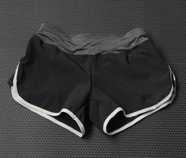 Бързосъхнещи спортни дамски шорти подходящи за фитнес и йога 