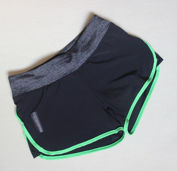 Бързосъхнещи спортни дамски шорти подходящи за фитнес и йога 