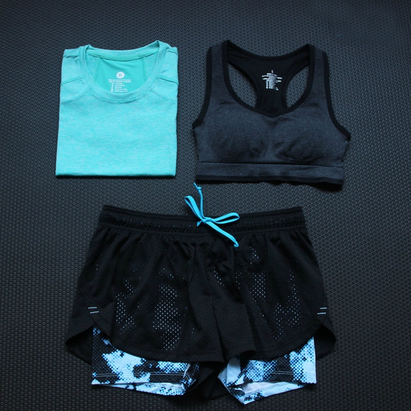 Γυναικείο αθλητικό σετ για γυμναστήριο, γιόγκα και τρέξιμο - 18 μοντέλα