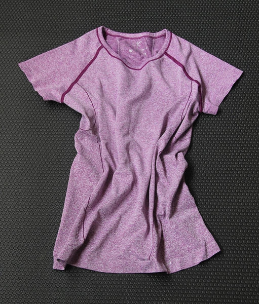 Γυναικεία αθλητικά μπλουζάκια για όλα τα είδη αθλημάτων σε διαφορετικά χρώματα