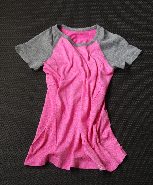 Γυναικεία αθλητικά μπλουζάκια για όλα τα είδη αθλημάτων σε διαφορετικά χρώματα