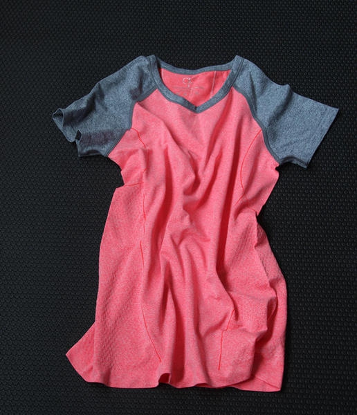 Γυναικεία αθλητικά μπλουζάκια για όλα τα είδη αθλημάτων σε διαφορετικά χρώματα