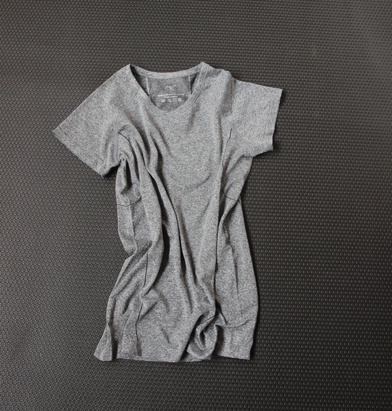 Γυναικεία αθλητικά μπλουζάκια για όλα τα είδη αθλημάτων σε διαφορετικά χρώματα