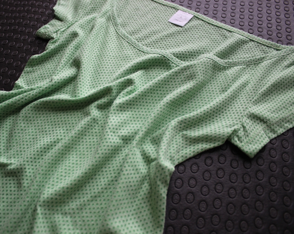 Γυναικεία ελαφριά, απαλή και άνετη αθλητική μπλούζα για γυμναστική και άσκηση γιόγκα σε μπλε, πράσινο, μοβ, λευκό χρώμα